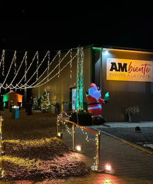 Hallen Aussenansicht im Weihnachtsstyle